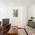 Bright & Cosy One-Bed Apartment