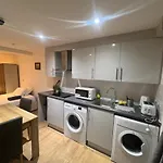 Large Studio Flat Uxbridge Road