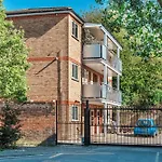 Prime Battersea & Clapham Modern Apartment Free Parking