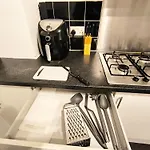 4 Person Room 3Min From South Wimbeldon Tube Station Room2