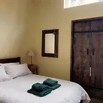 Room With Luxury Private Bathroom & Independent Entrance Near Tube