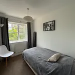 3 Bed House With Parking And Garden Near Tower Bridge