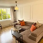 3 Bed House With Parking And Garden Near Tower Bridge