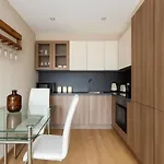 1 Bed Apartment In Ravenscourt Park