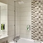 Ensuite In Farringdon Road, London