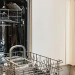 3.5 High Ceilings - Centrally Located