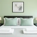 1 Bed Apartment In Battersea
