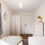 Heart Of Ealing Apartment With Garden