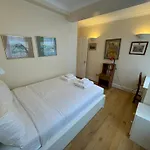 Bright 2 Bedroom Flat In Central London