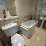 Bright 2 Bedroom Flat In Central London