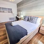 Oxford Street Apartments By Advan
