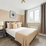 Spacious 2-Bedroom Apartment In Crystal Palace
