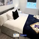 Two Bedroom Apartment By Dashh Properties Short Lets & Serviced Accommodation In Shepherds Bush With Free Wifi