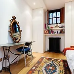 Veeve - Scampston Mews Townhouse