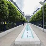 Veeve - Luxury 2 Bedroom Apartment - Chelsea Bridge Wharf