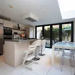 Veeve - Burnfoot Avenue Vr