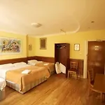 Camelot House Hotel
