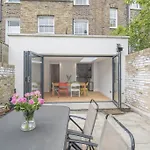Bright Family Home In Angel With Patio
