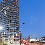 Royal Style Apartment - 5 Mins Walk To Excel London
