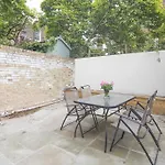 Bright Family Home In Angel With Patio