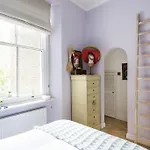 The Hummingbird 1 Bedroom By Kensington Gardens
