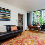 Veeve - Clapham Garden