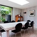Veeve - Clapham Garden