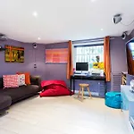 Veeve - Clapham Garden