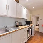 Peaceful 1 Bed Flat Off Sloane Square With Patio