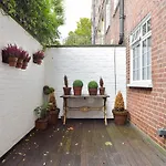 Peaceful 1 Bed Flat Off Sloane Square With Patio
