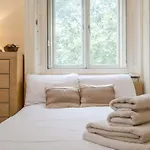 Elegant 2 Bedroom Apartment In Paddington