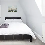Camden Apartment E/Apartment