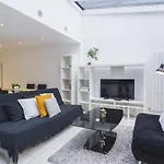 York Way Spacious Apartments