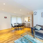 2 Bed Executive Apartment Next To Liverpool Street Free Wifi By City Stay Aparts London