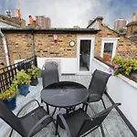 Joivy Stunning 3 Bed, 2 Bath House With Garden And Rooftop Terrace