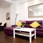 Apt 1, Trafalgar Square 1St Floor By Indigo Flats