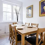 Stylish Buckingham Apartment Victoria