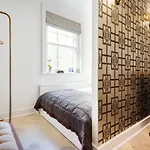 Stylish Buckingham Apartment Victoria