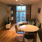 1 Bedroom In Chelsea Bridge Wharf