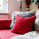 Classic Two-Bedroom Apartment Pimlico