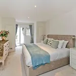 Fantastic 3 Bed Apartment In Earls Court