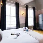 Stylish Hyde Park Gem