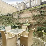 Chenies Mews