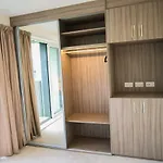 Thames View 2 Bed Apartment With Balcony
