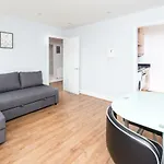 Camden Apartment E/Apartment