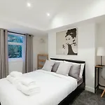 Modern Fitzrovia Apartment