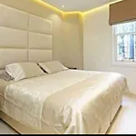 Heart Of Knightsbridge - Stunning Air Conditioned Apartment - 1 Minute Walk From Harrods
