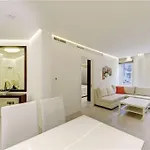 Heart Of Knightsbridge - Stunning Air Conditioned Apartment - 1 Minute Walk From Harrods