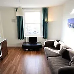 Apartment Near Hyde Park Sleeps 4