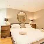 The Sweet Mews - Large 4Bdr Home